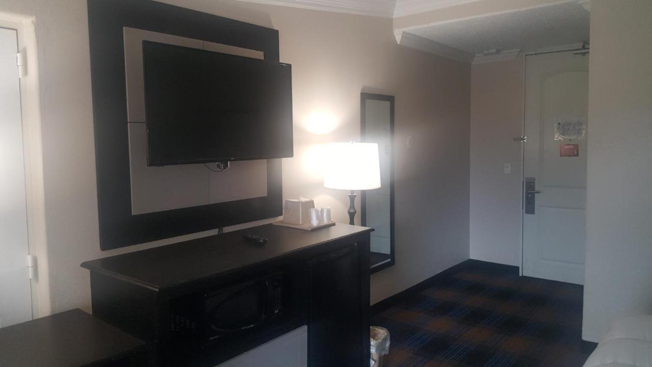Regency Inn & Suites بينساكولا المظهر الخارجي الصورة