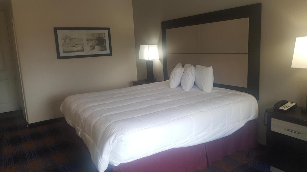 Regency Inn & Suites بينساكولا المظهر الخارجي الصورة