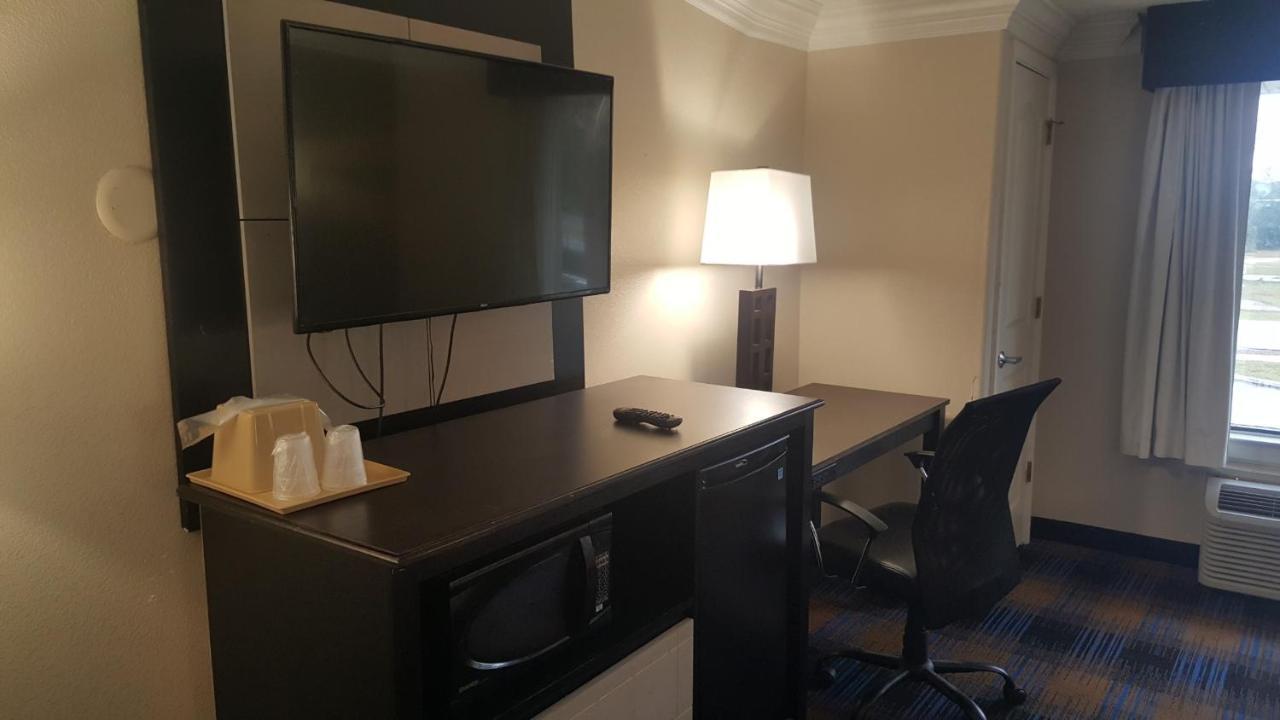 Regency Inn & Suites بينساكولا المظهر الخارجي الصورة