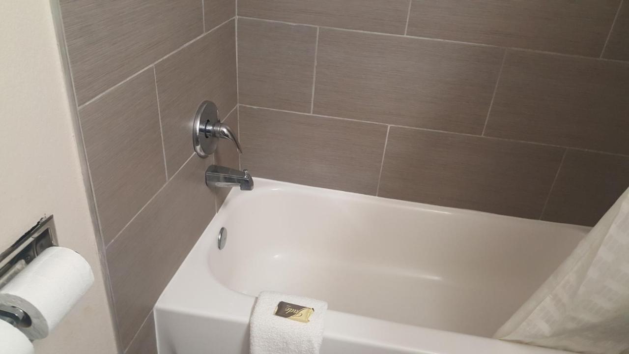 Regency Inn & Suites بينساكولا المظهر الخارجي الصورة