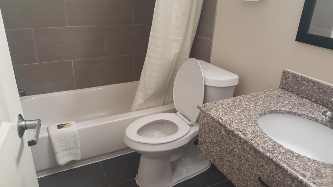 Regency Inn & Suites بينساكولا المظهر الخارجي الصورة